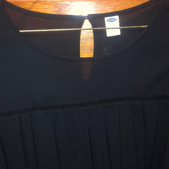 Flowy old navy top. - Picture 2 of 3